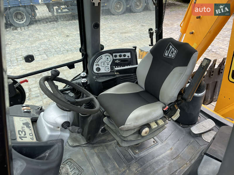 Екскаватор навантажувач JCB 4CX 2003 в Чернівцях