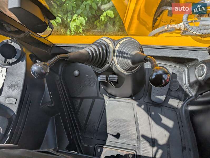Экскаватор погрузчик JCB 4CX 2013 в Луцке