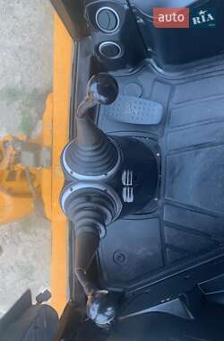Екскаватор навантажувач JCB 4CX 2011 в 