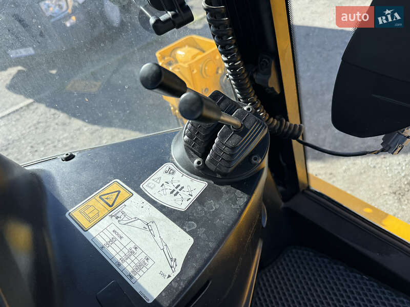 Экскаватор погрузчик JCB 4CX 2010 в Киеве