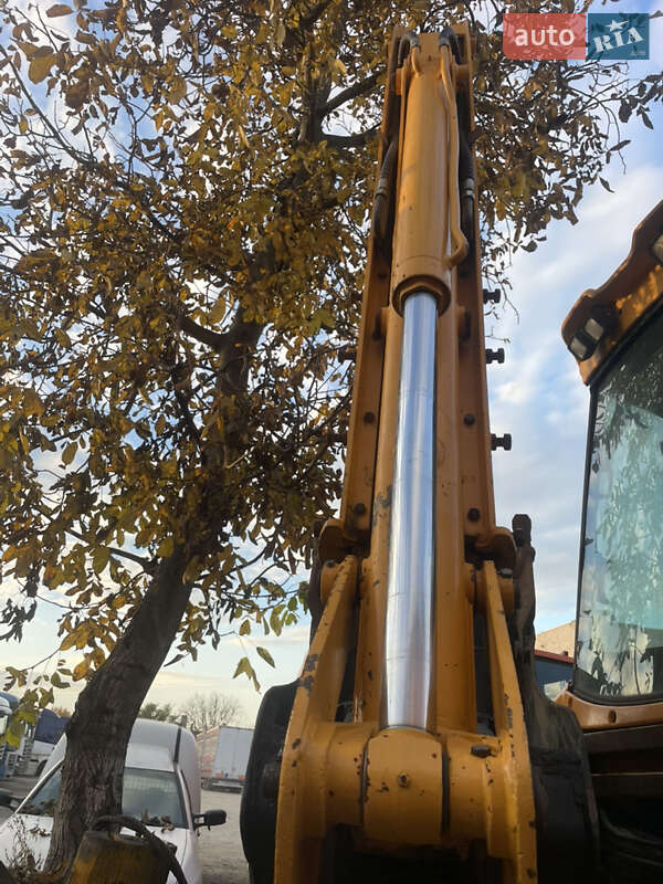 Екскаватор навантажувач JCB 4CX 2003 в Чернівцях