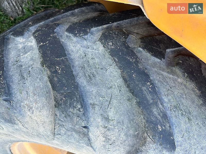 Экскаватор погрузчик JCB 4CX 2003 в Гнивани