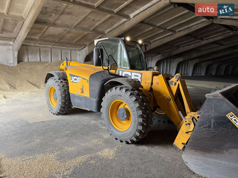 Телескопический погрузчик JCB 531-70 2016 в 