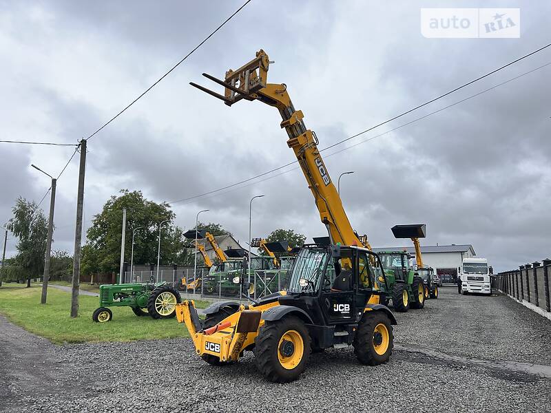 Телескопический погрузчик JCB 535-125 2017 в 