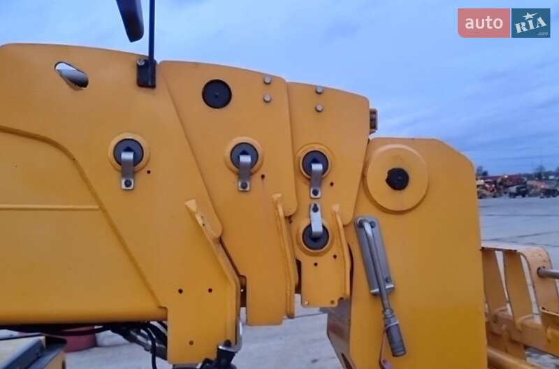 Телескопічні навантажувачі JCB 555-210R 2020 в Рівному