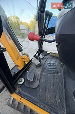 Экскаватор погрузчик JCB 8018 2014 в 