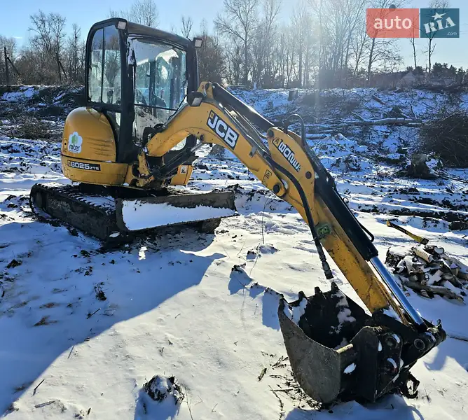 JCB 8025 2010