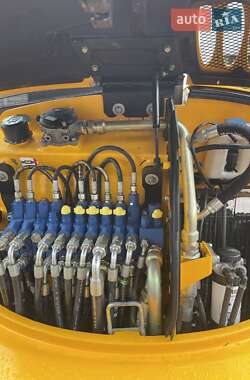 Гусеничный экскаватор JCB 8065 2011 в 