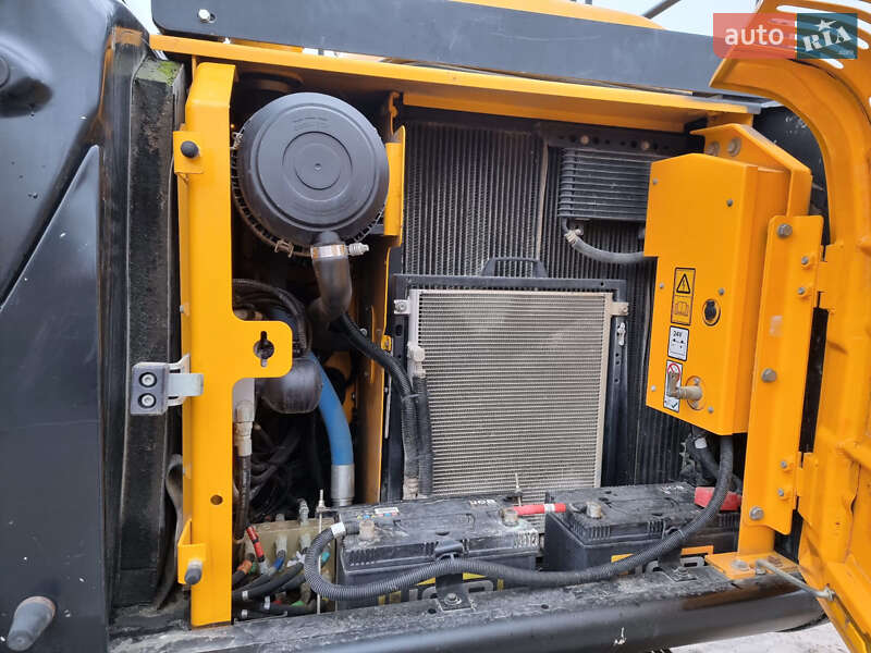 Гусеничный экскаватор JCB JS 130 2019 в Одессе