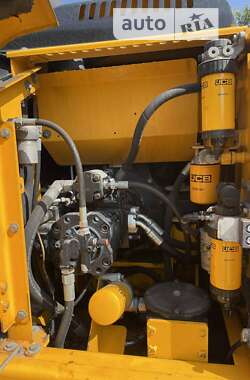 Гусеничный экскаватор JCB JS 130 2013 в 