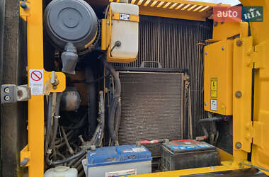 Гусеничный экскаватор JCB JS 130 2013 в 