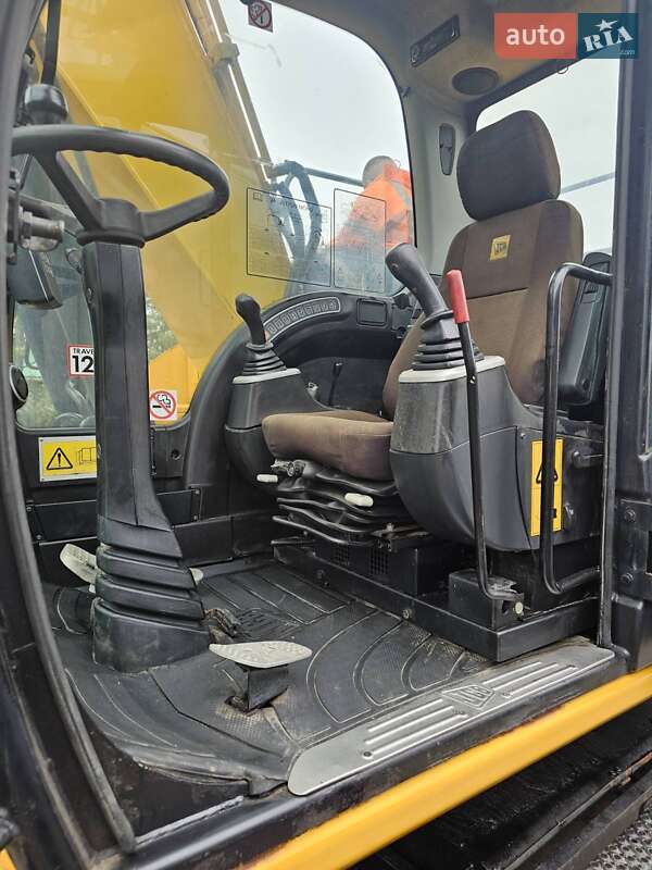 Колесный экскаватор JCB JS 175 2011 в Бучаче