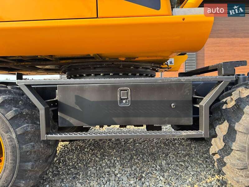 Колесный экскаватор JCB JS 175 2007 в Черновцах