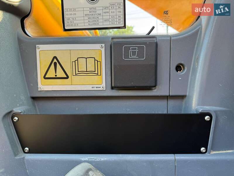 Колесный экскаватор JCB JS 175 2007 в Черновцах