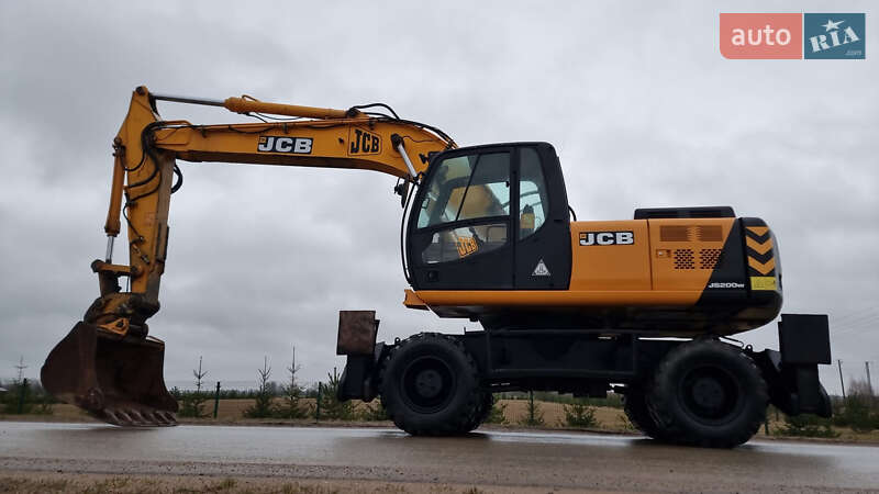 Колесный экскаватор JCB JS 200 2005 в Беляевке