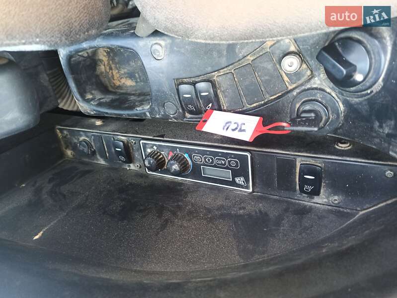 Гусеничний екскаватор JCB JS 200 2012 в Рокосове