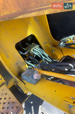 Гусеничный экскаватор JCB JS 200 2007 в 