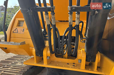Гусеничный экскаватор JCB JS 200 2012 в 