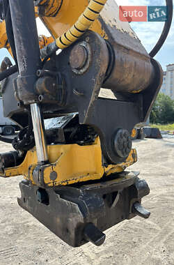 Гусеничный экскаватор JCB JS 200 2012 в 