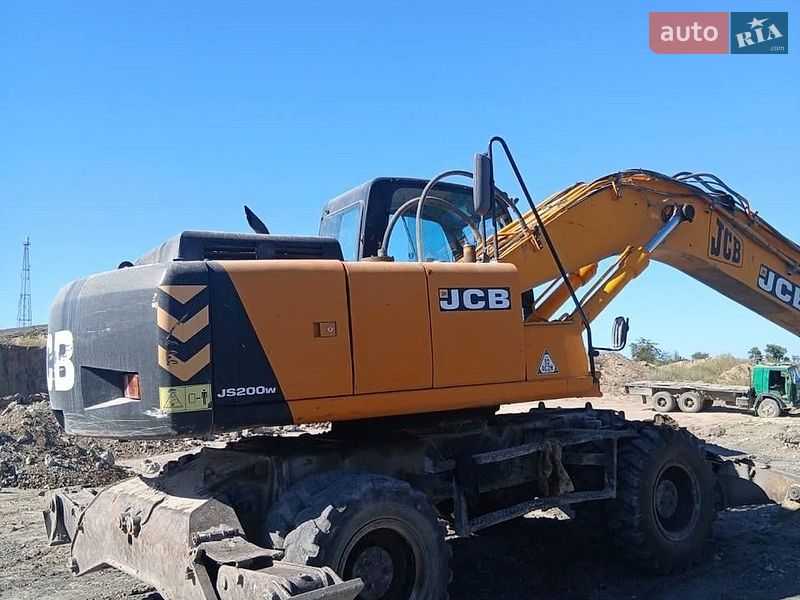 Колесный экскаватор JCB JS 200W 2004 в Арцизе