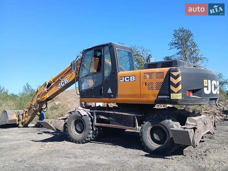 Колесный экскаватор JCB JS 200W 2004 в Арцизе