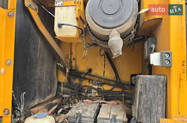 Гусеничный экскаватор JCB JS 210 2012 в 