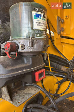Гусеничный экскаватор JCB JS 210 2013 в 