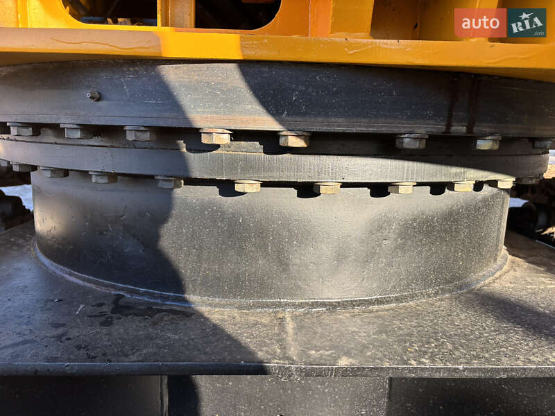 Гусеничный экскаватор JCB JS 210 2012 в Львове