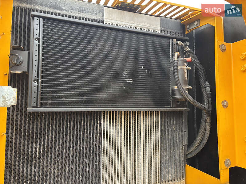 Гусеничный экскаватор JCB JS 210 2012 в Львове