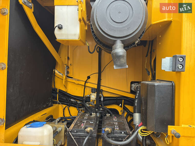 Гусеничный экскаватор JCB JS 210 2012 в Львове