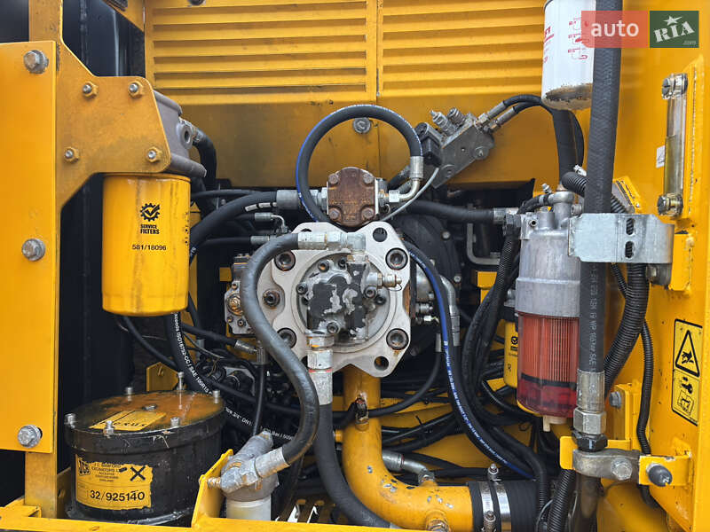 Гусеничный экскаватор JCB JS 210 2012 в Львове