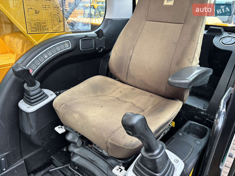 Гусеничный экскаватор JCB JS 210 2012 в Львове