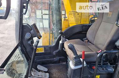 Гусеничный экскаватор JCB JS 220 2018 в 