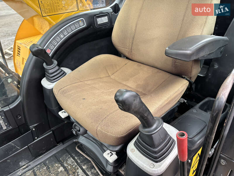 Гусеничный экскаватор JCB JS 220 2012 в Львове