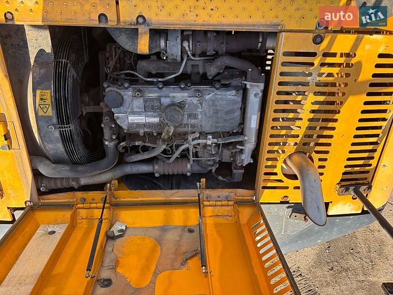 Гусеничный экскаватор JCB JS 220 2012 в Львове