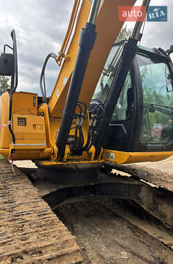 Гусеничний екскаватор JCB JS 220LC 2012 в 