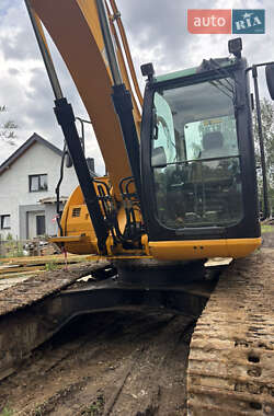 Гусеничний екскаватор JCB JS 220LC 2012 в 