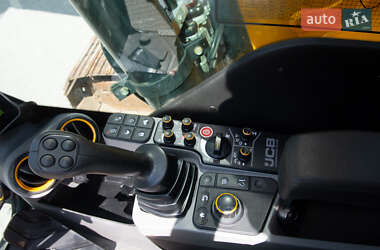 Гусеничный экскаватор JCB JS 220LC 2021 в 
