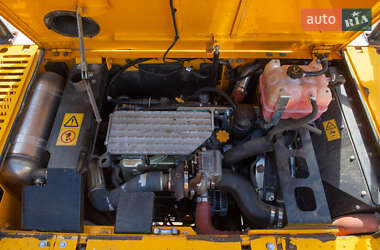Гусеничний екскаватор JCB JS 220LC 2018 в 