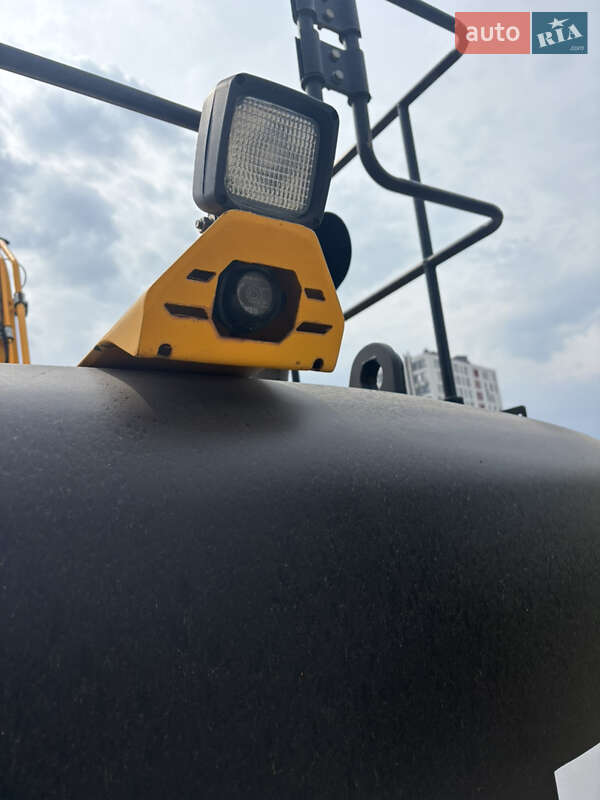 Гусеничный экскаватор JCB JS 220LC 2014 в Львове