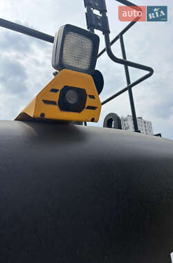 Гусеничный экскаватор JCB JS 220LC 2014 в 