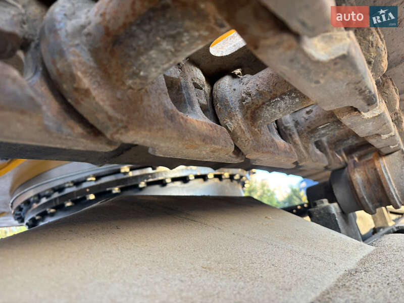 Гусеничный экскаватор JCB JS 220LC 2012 в Львове