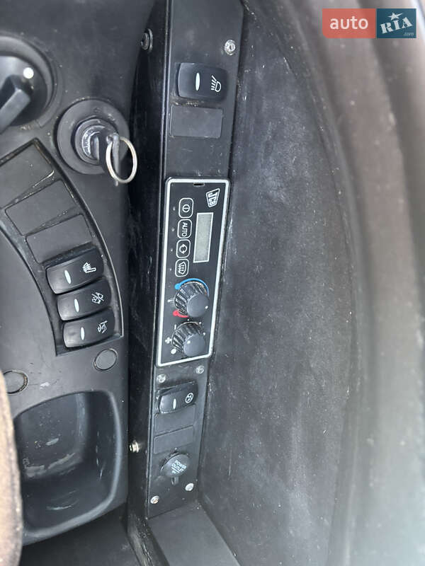 Гусеничный экскаватор JCB JS 220LC 2012 в Львове