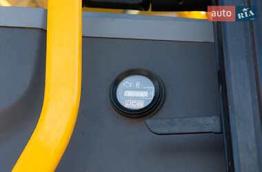 Гусеничный экскаватор JCB JS 220LC 2022 в 
