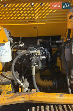 Гусеничный экскаватор JCB JS 235 2010 в 