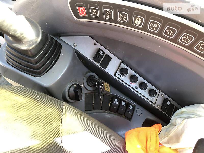 Екскаватор навантажувач JCB JS 240 2004 в Калуші