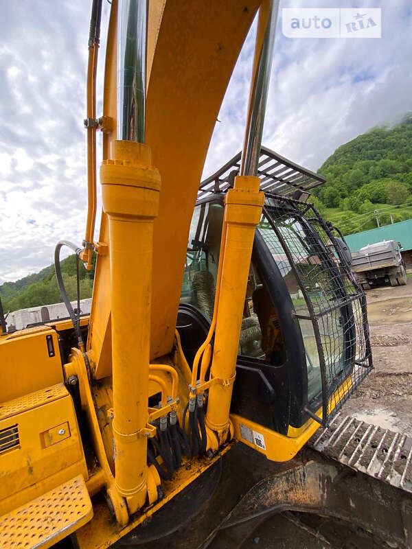 Экскаватор погрузчик JCB JS 240 2005 в Тячеве