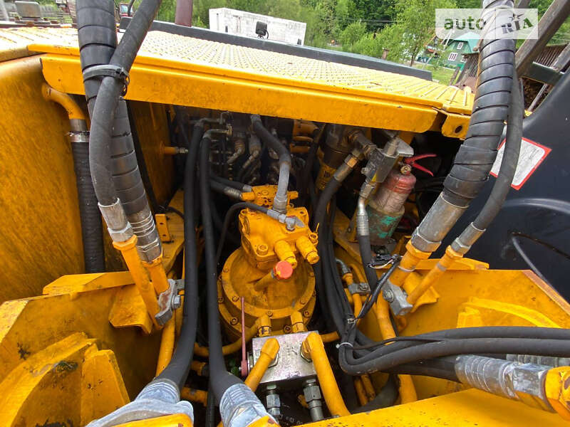 Экскаватор погрузчик JCB JS 240 2005 в Тячеве