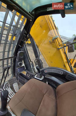 Гусеничный экскаватор JCB JS 240 2011 в 