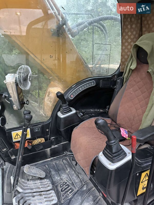 Гусеничний екскаватор JCB JS 240 2012 в Львові фото 5 Гусеничний екскаватор JCB JS 240 2012 в Львові